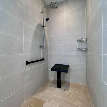 Grange D'antan -jacuzzipiscineclim -cuzance * Cuzance