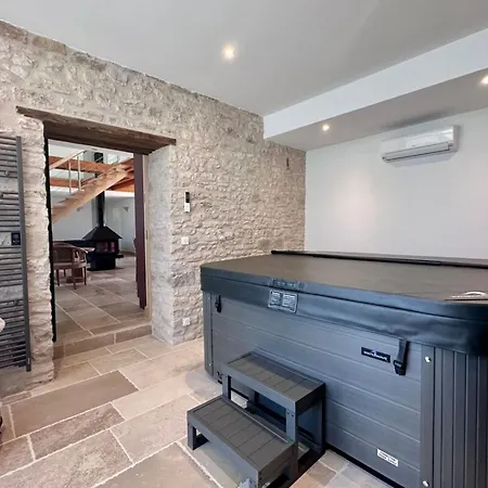 Grange D'antan -jacuzzipiscineclim -cuzance *