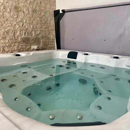 Вилла Grange D'antan -jacuzzipiscineclim -cuzance Cuzance